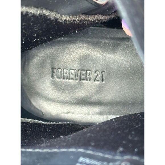 Forever 21 BLACK SUEDE ANKLE BOOTS WITH WHITE FLORAL EMBROIDERY - SIZE 8 - Picture 8 of 9
